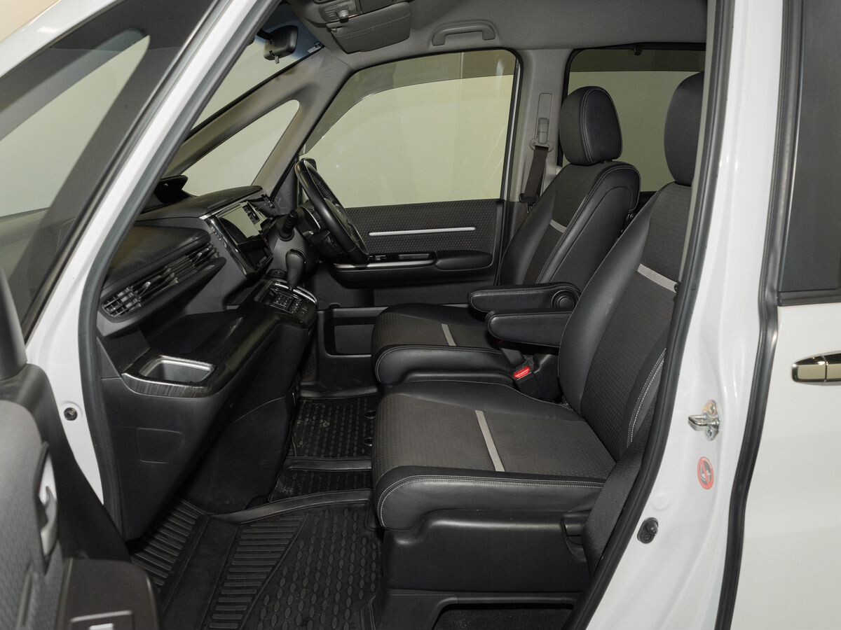 Honda Stepwgn 2015 - фото автомобиля