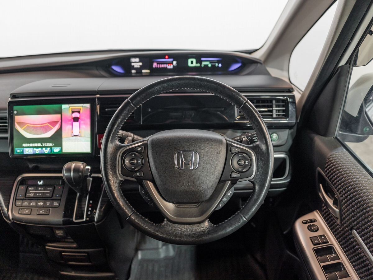 Honda Stepwgn 2015 - фото автомобиля