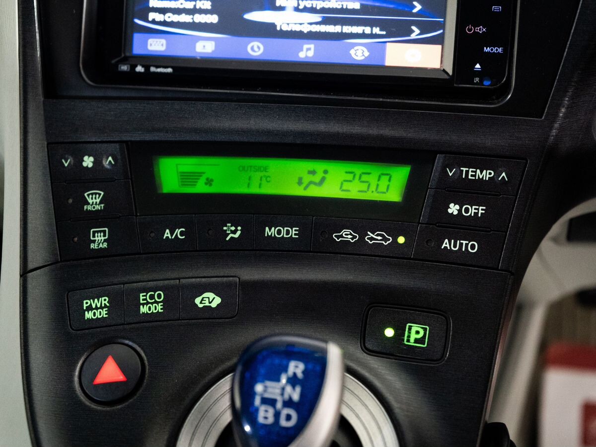 Toyota Prius 2010 - фото автомобиля