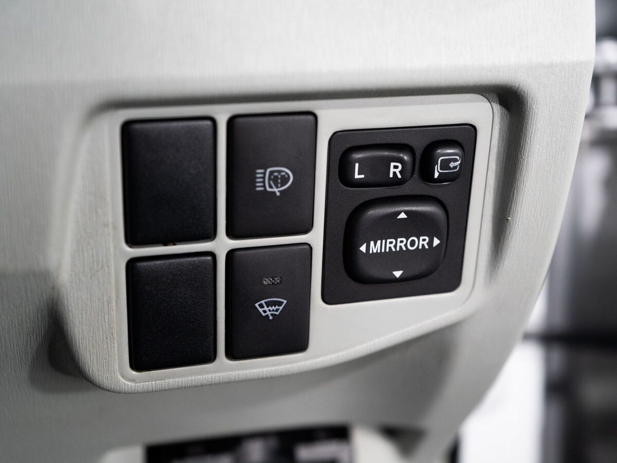 Toyota Prius 2010 - фото автомобиля