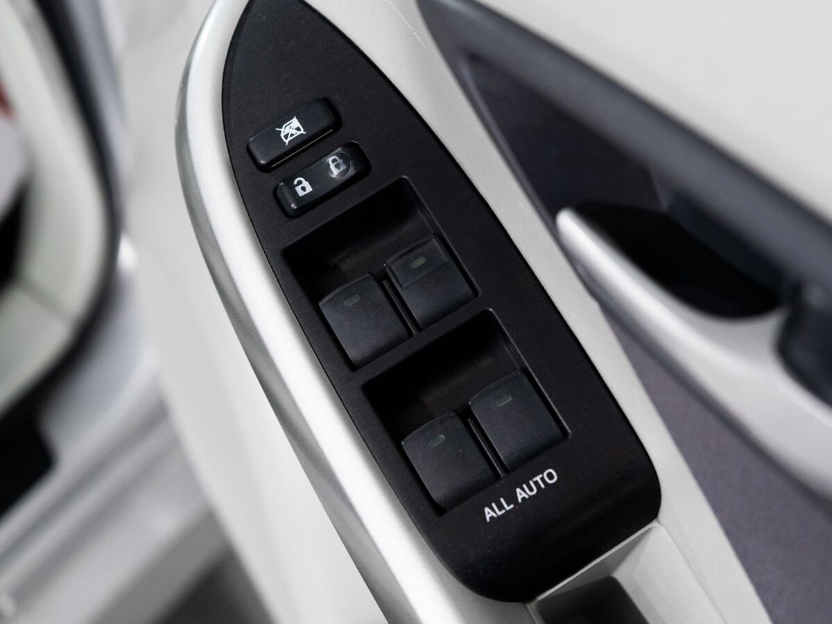 Toyota Prius 2010 - фото автомобиля