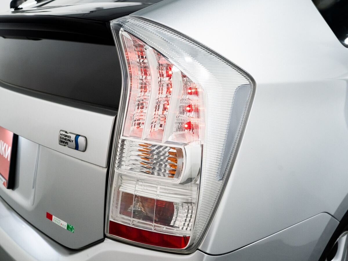 Toyota Prius 2010 - фото автомобиля