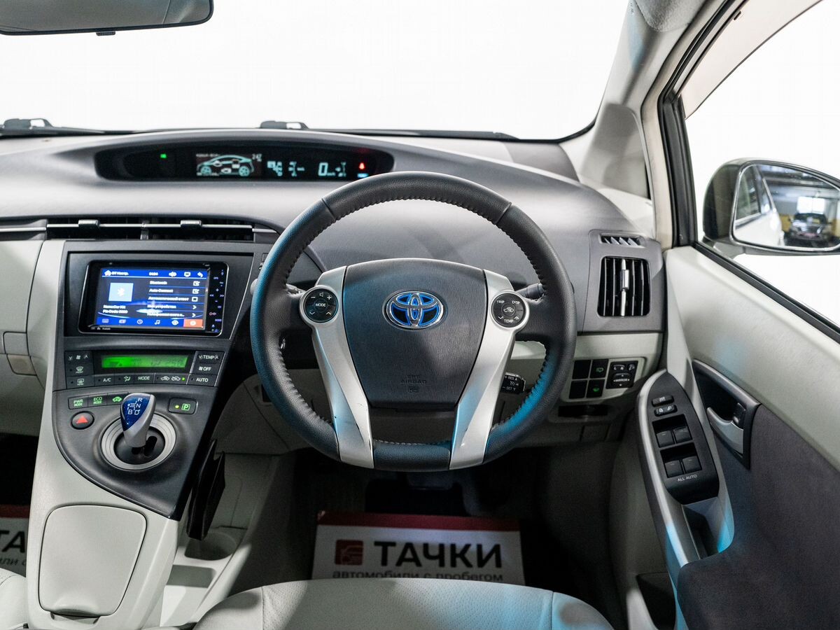 Toyota Prius 2010 - фото автомобиля