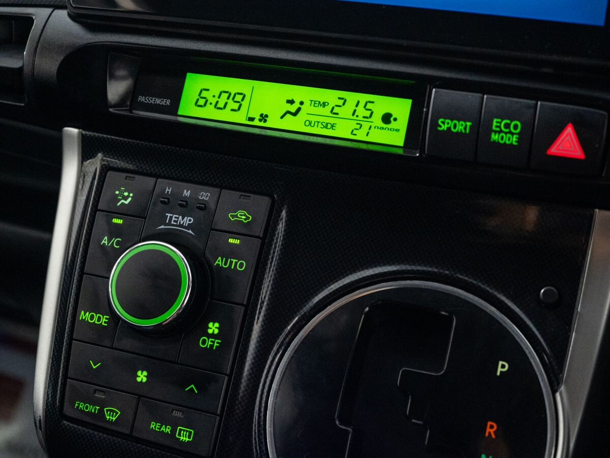 Toyota Wish 2013 - фото автомобиля