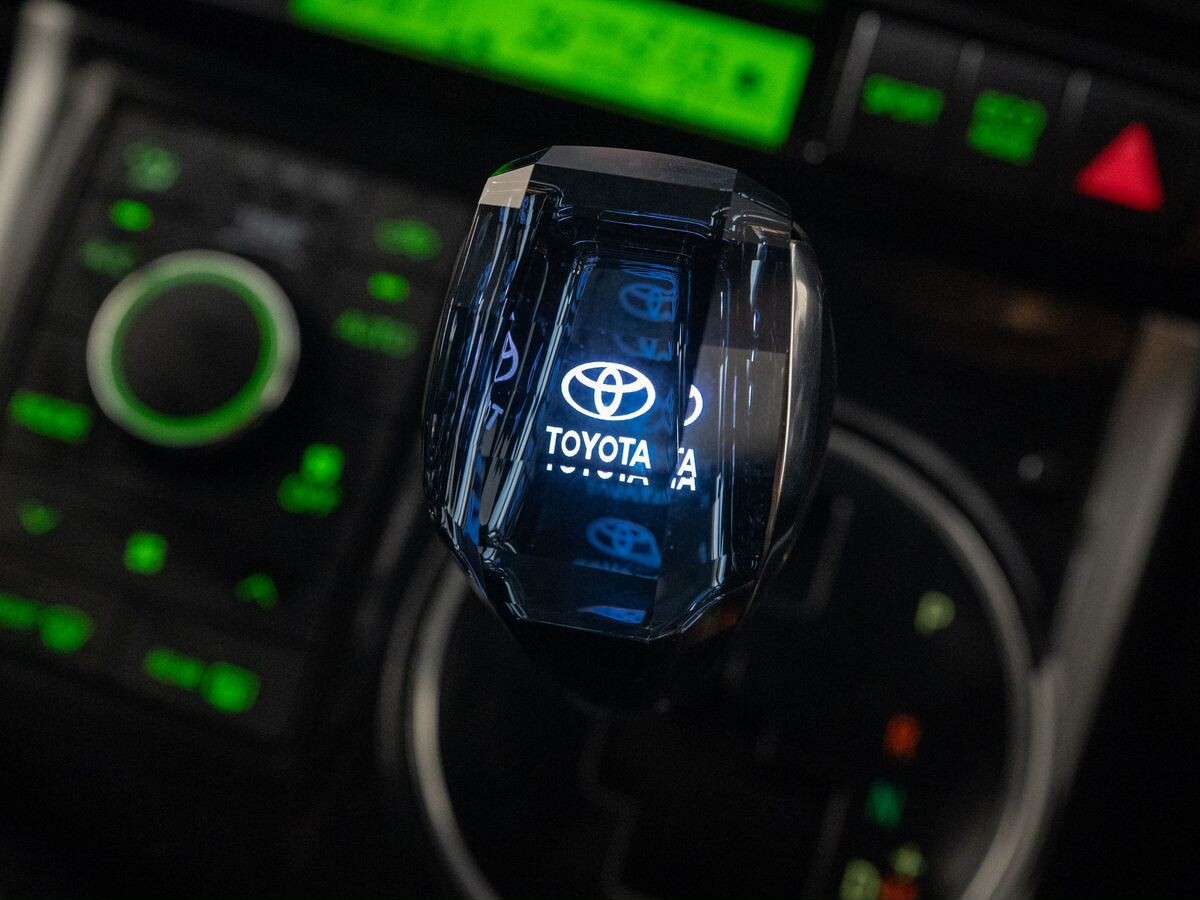 Toyota Wish 2013 - фото автомобиля