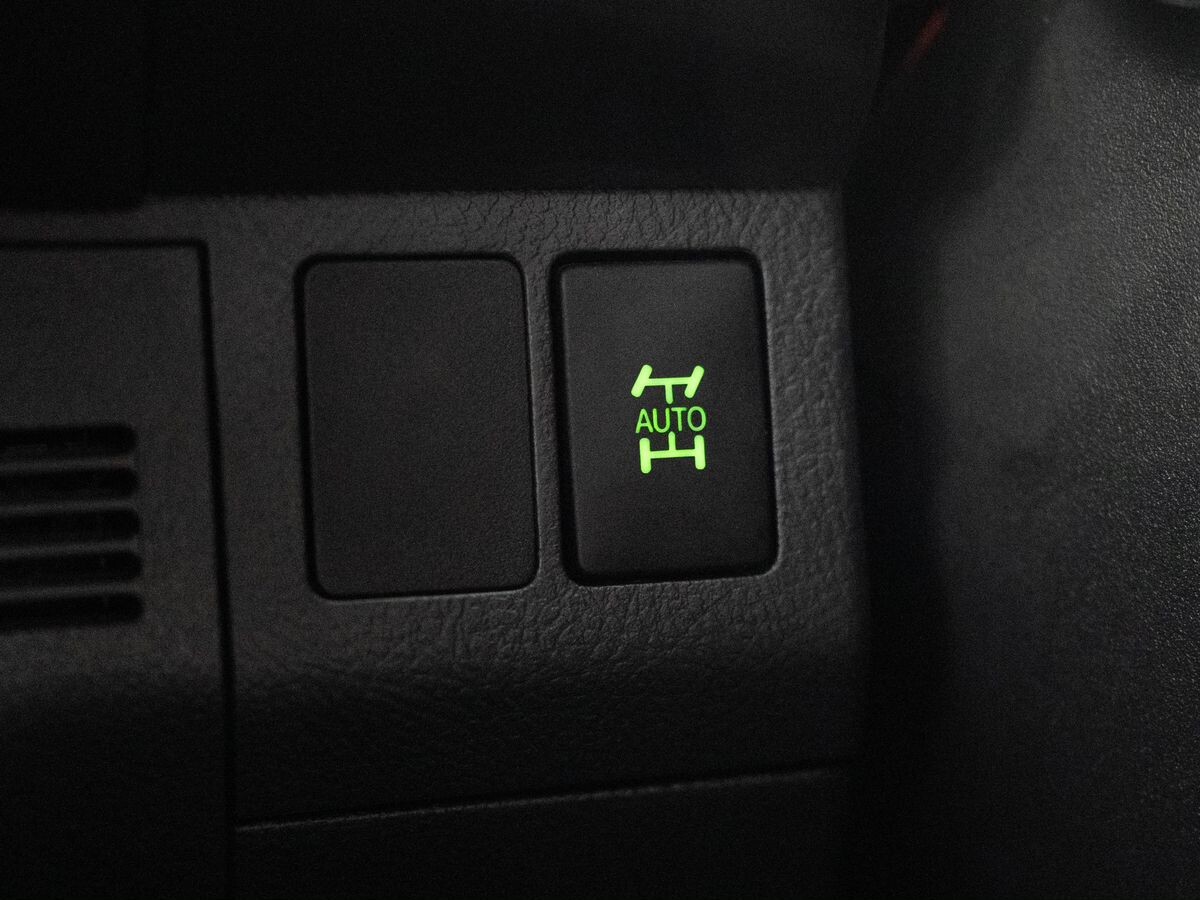 Toyota Wish 2013 - фото автомобиля