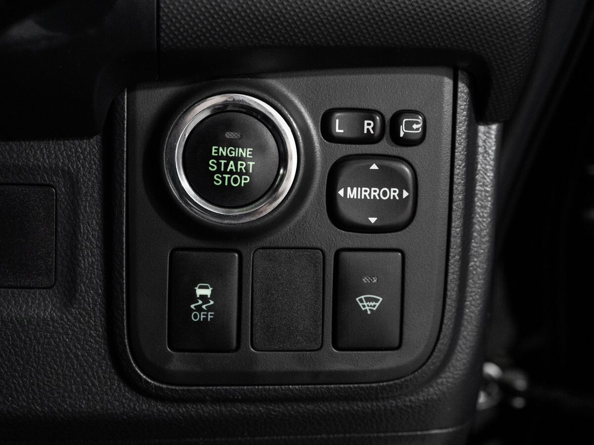 Toyota Wish 2013 - фото автомобиля
