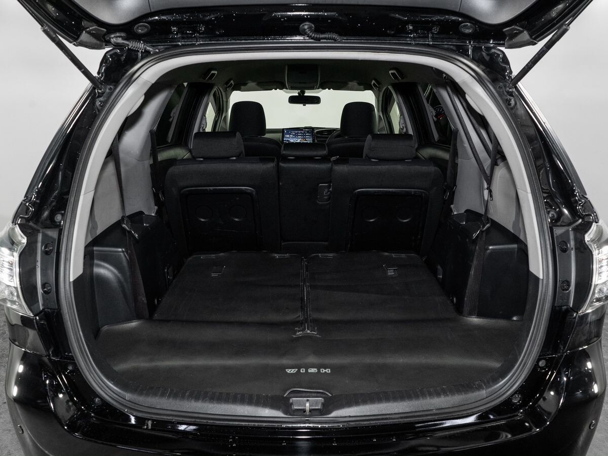 Toyota Wish 2013 - фото автомобиля