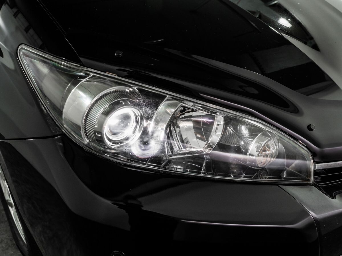 Toyota Wish 2013 - фото автомобиля