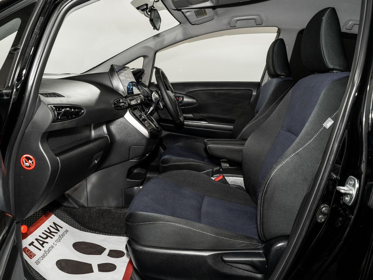 Toyota Wish 2013 - фото автомобиля