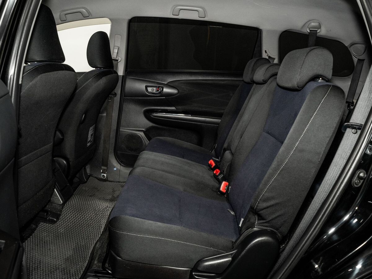 Toyota Wish 2013 - фото автомобиля