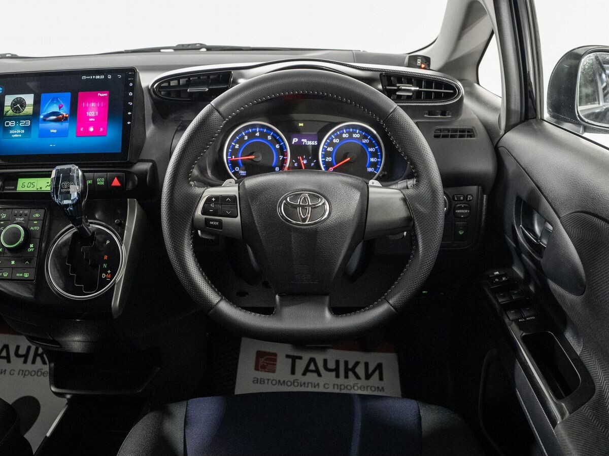 Toyota Wish 2013 - фото автомобиля