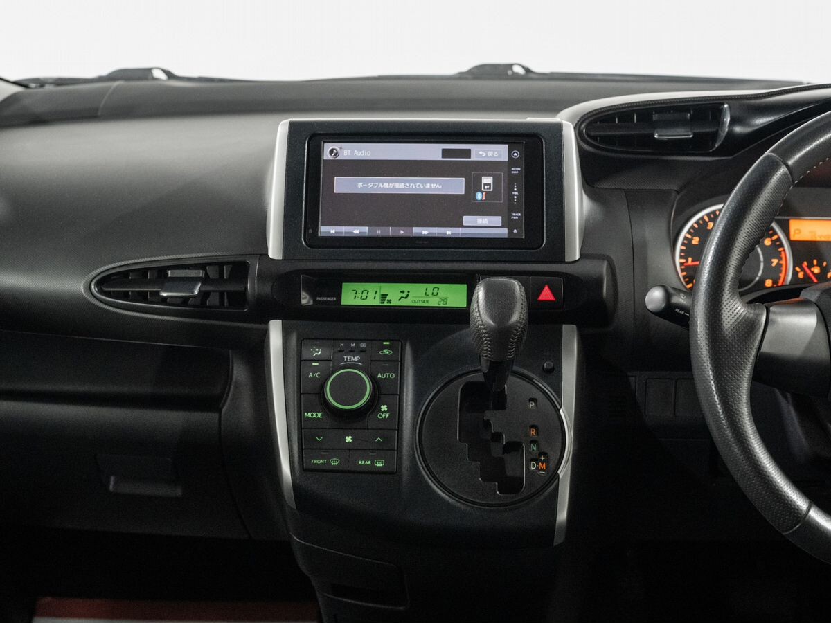 Toyota Wish 2011 - фото автомобиля