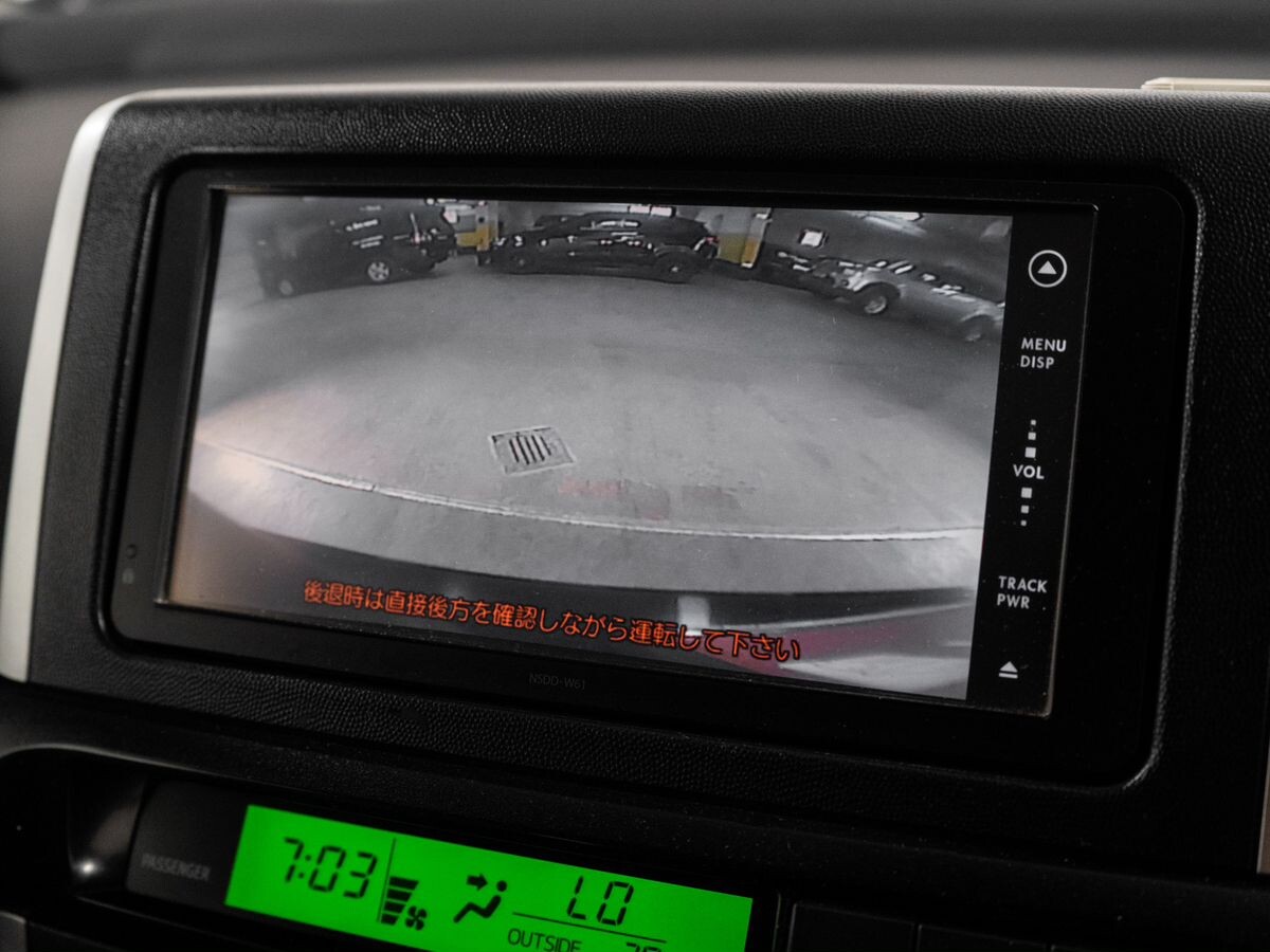 Toyota Wish 2011 - фото автомобиля