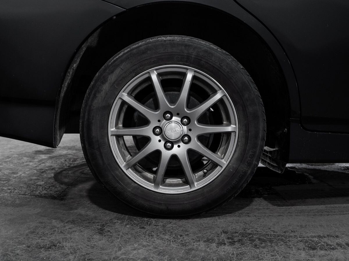 Toyota Wish 2011 - фото автомобиля