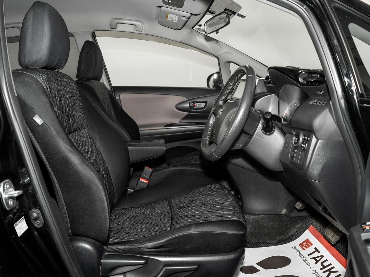 Toyota Wish 2011 - фото автомобиля