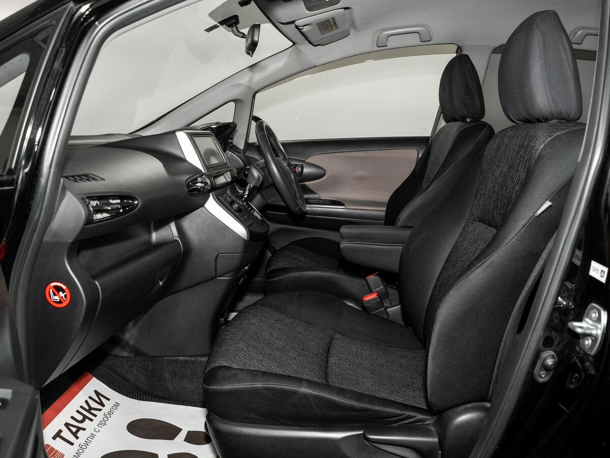 Toyota Wish 2011 - фото автомобиля