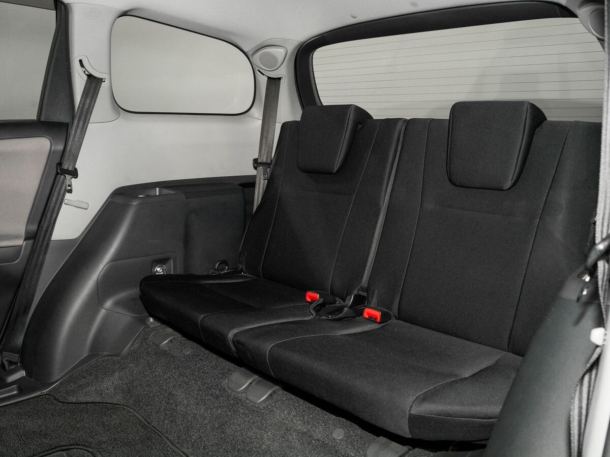 Toyota Wish 2011 - фото автомобиля