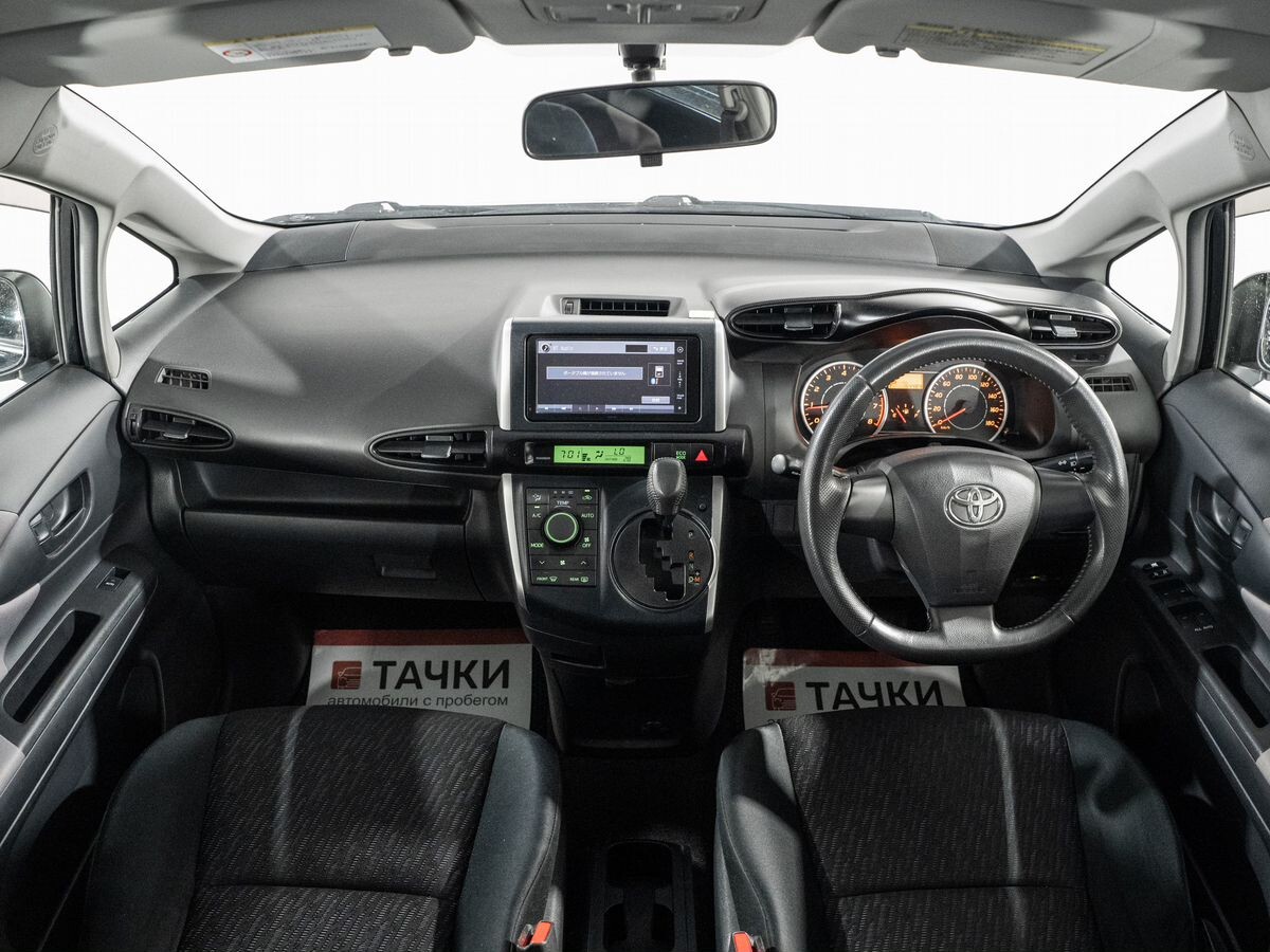 Toyota Wish 2011 - фото автомобиля