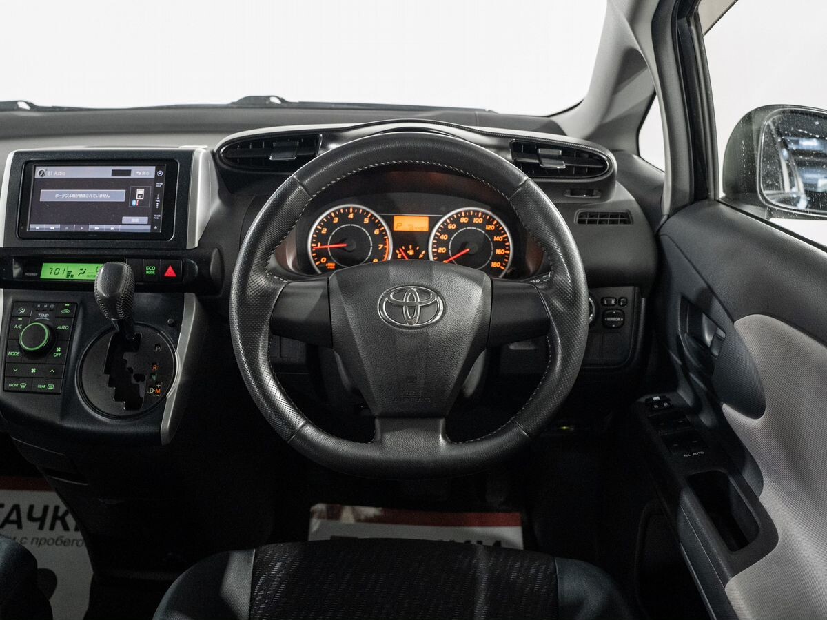Toyota Wish 2011 - фото автомобиля