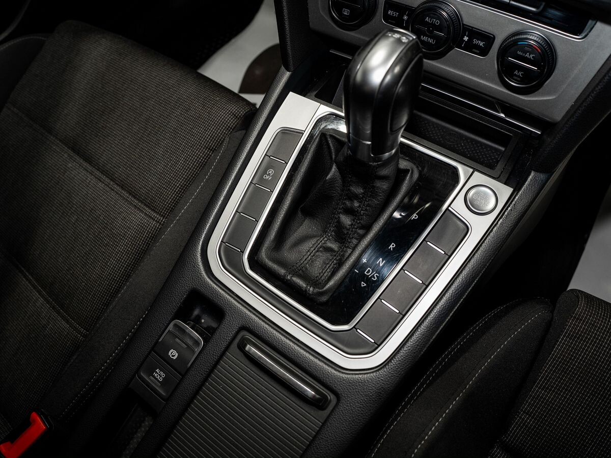 Volkswagen Passat 2015 - фото автомобиля