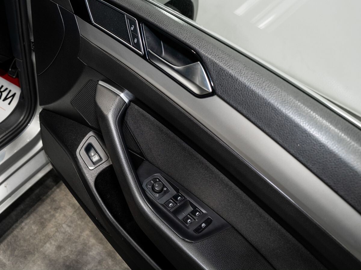 Volkswagen Passat 2015 - фото автомобиля
