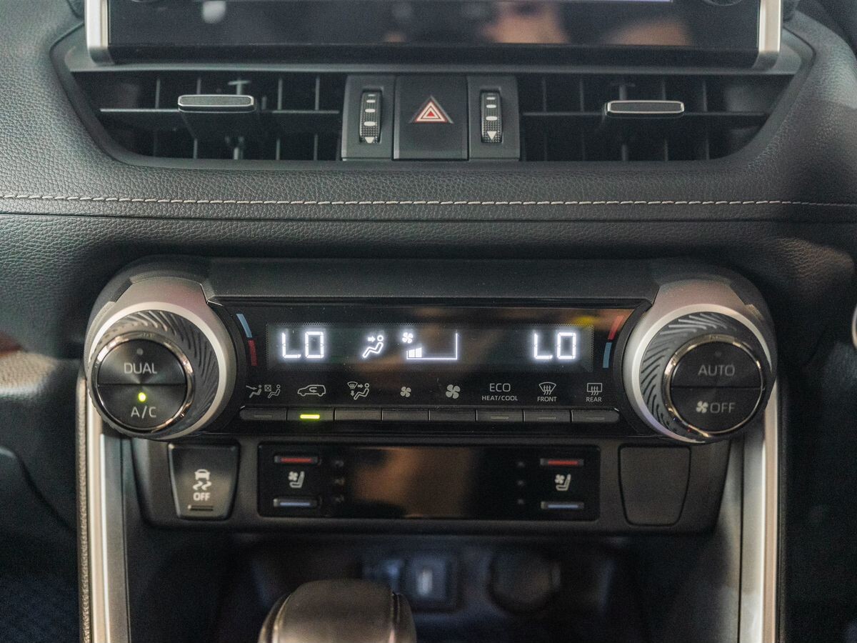 Toyota RAV4 2021 - фото автомобиля