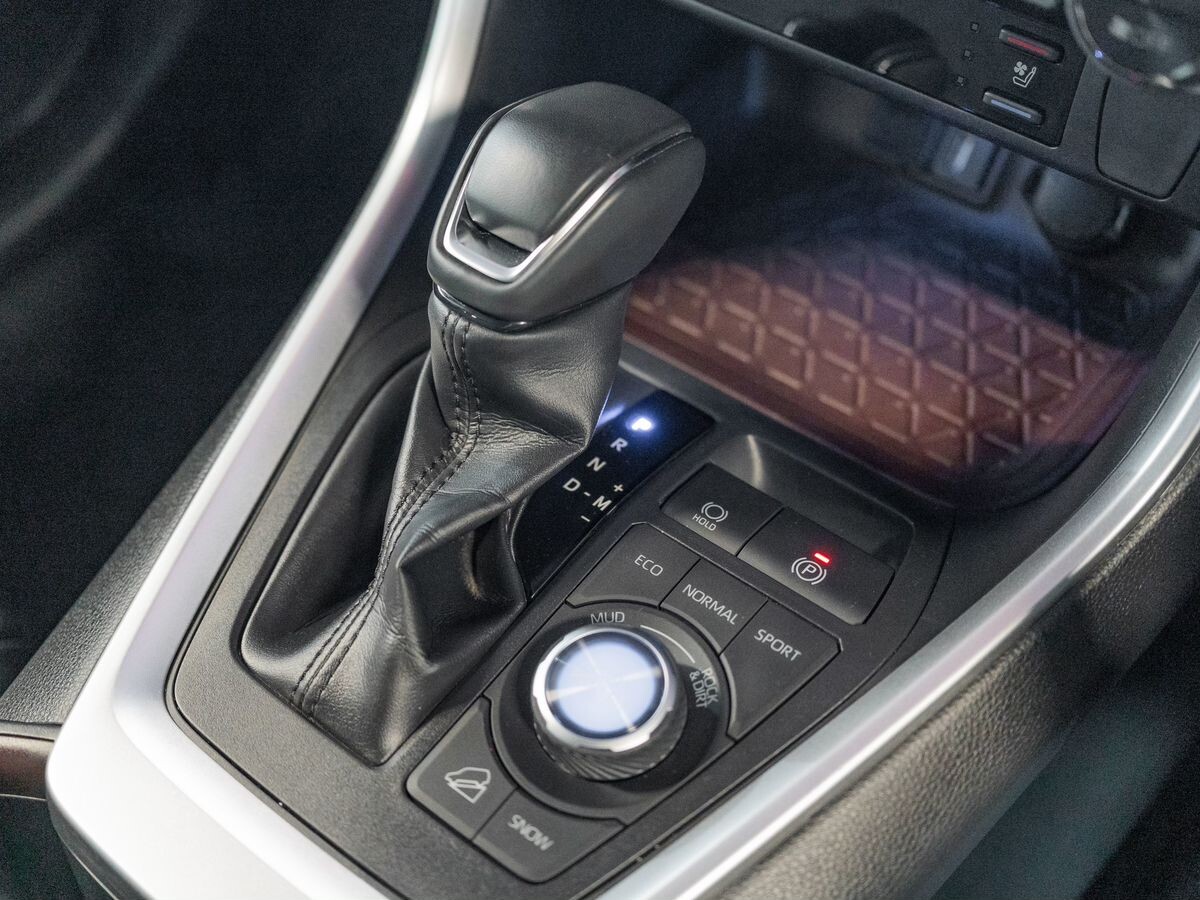 Toyota RAV4 2021 - фото автомобиля