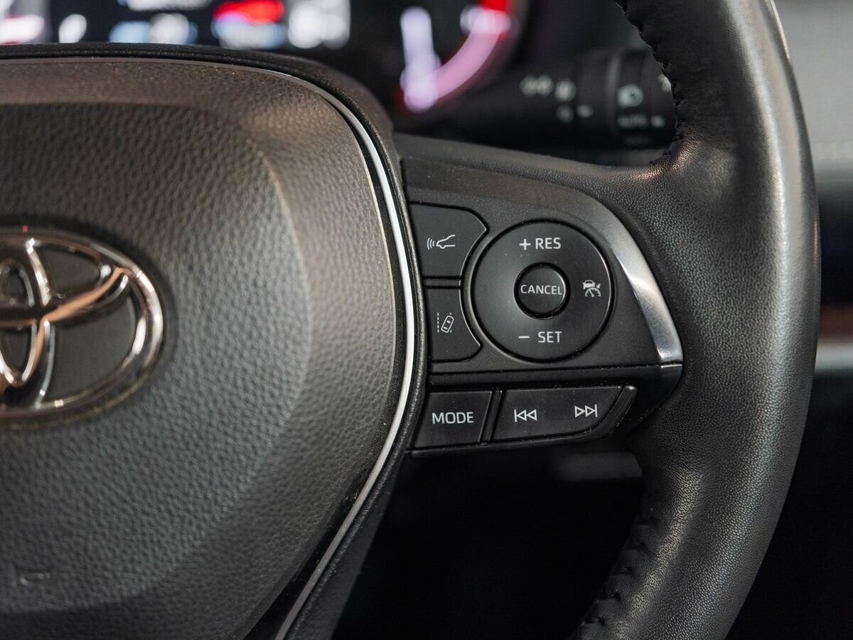 Toyota RAV4 2021 - фото автомобиля
