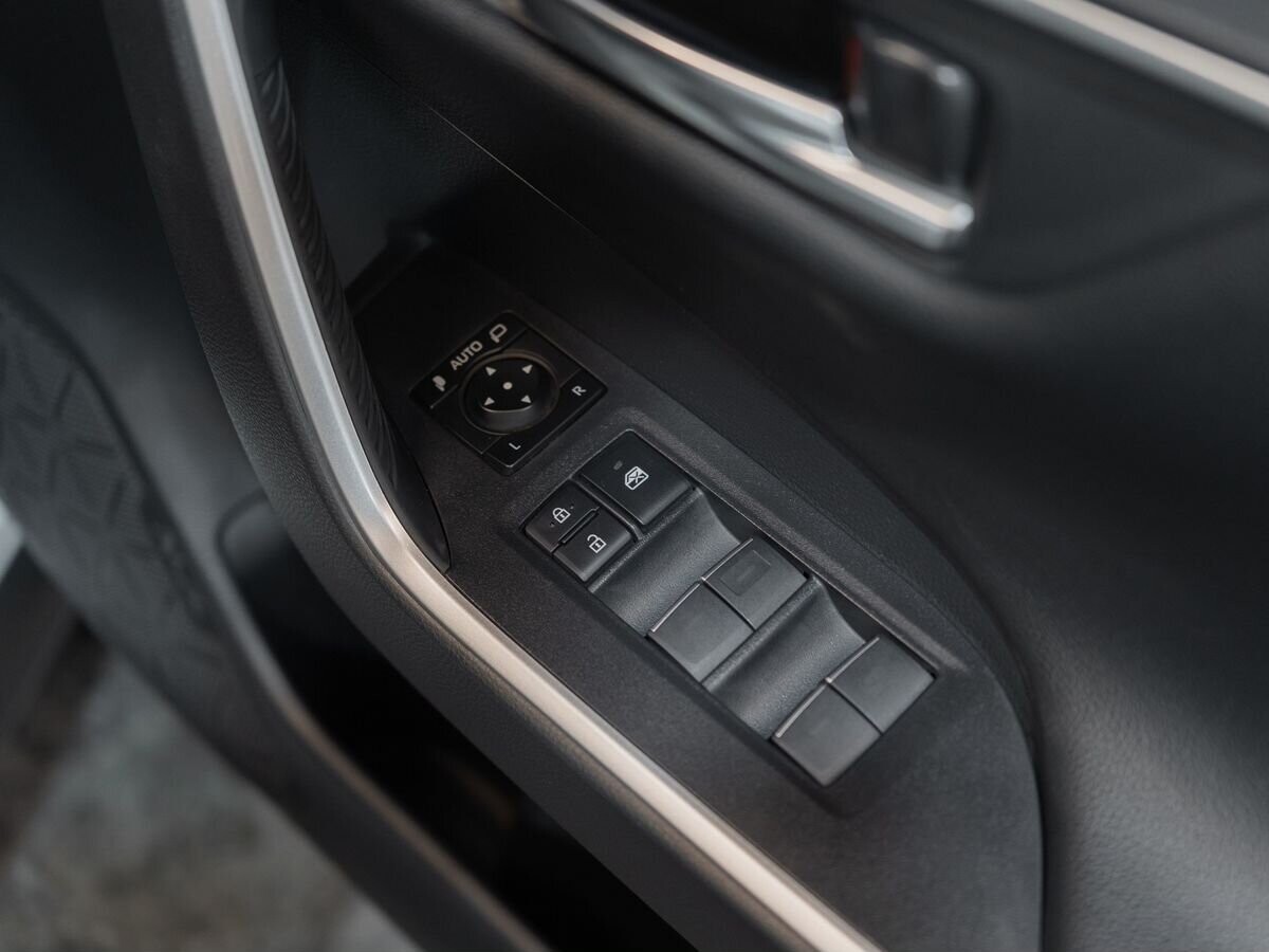 Toyota RAV4 2021 - фото автомобиля