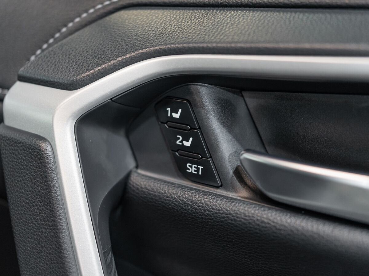 Toyota RAV4 2021 - фото автомобиля