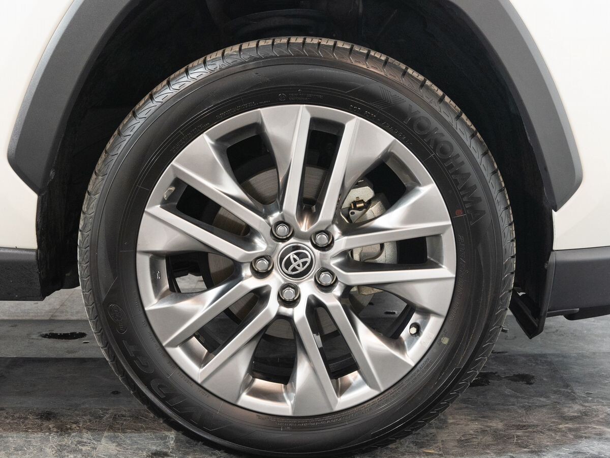 Toyota RAV4 2021 - фото автомобиля
