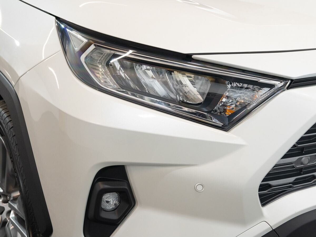 Toyota RAV4 2021 - фото автомобиля