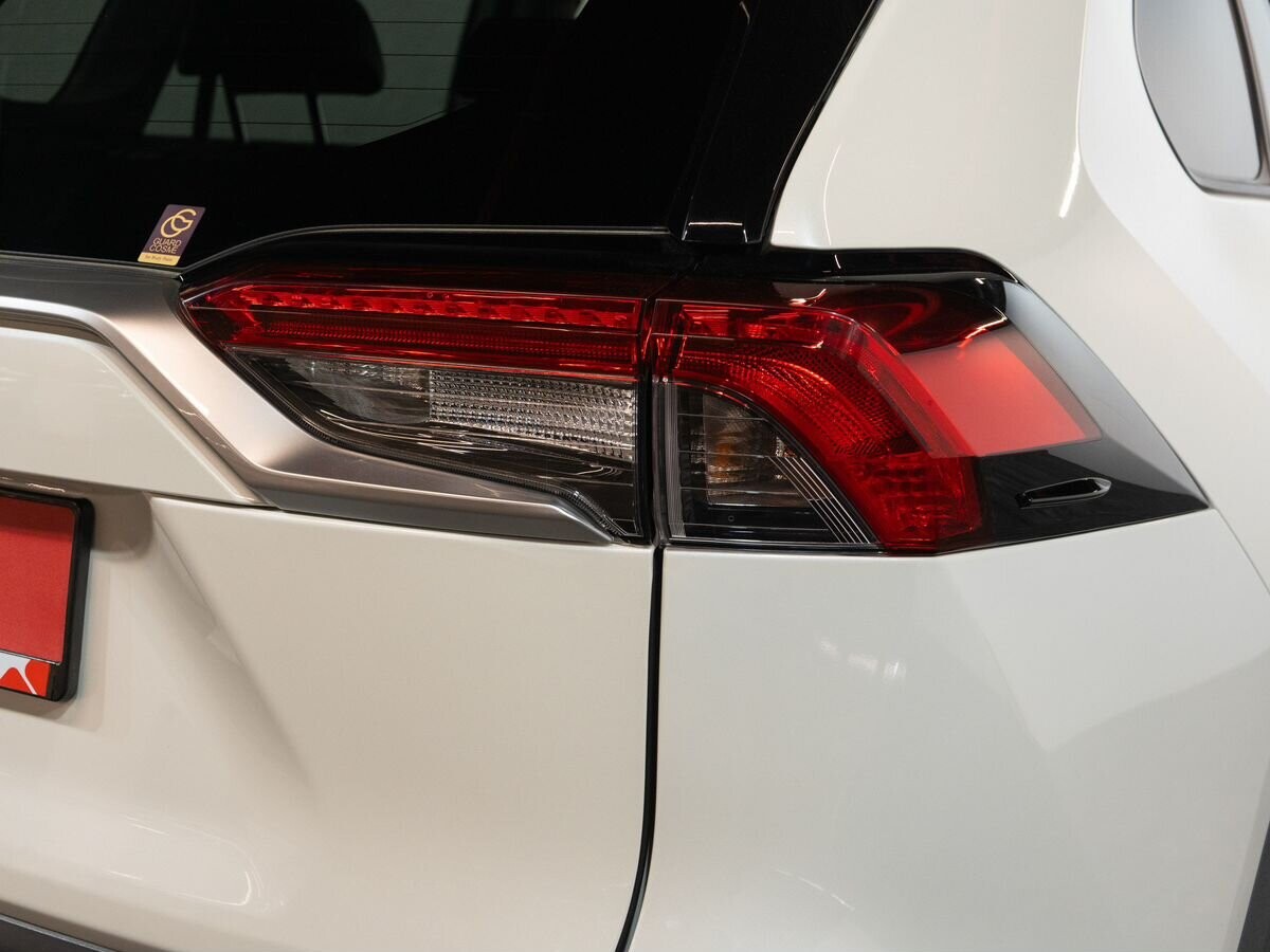 Toyota RAV4 2021 - фото автомобиля