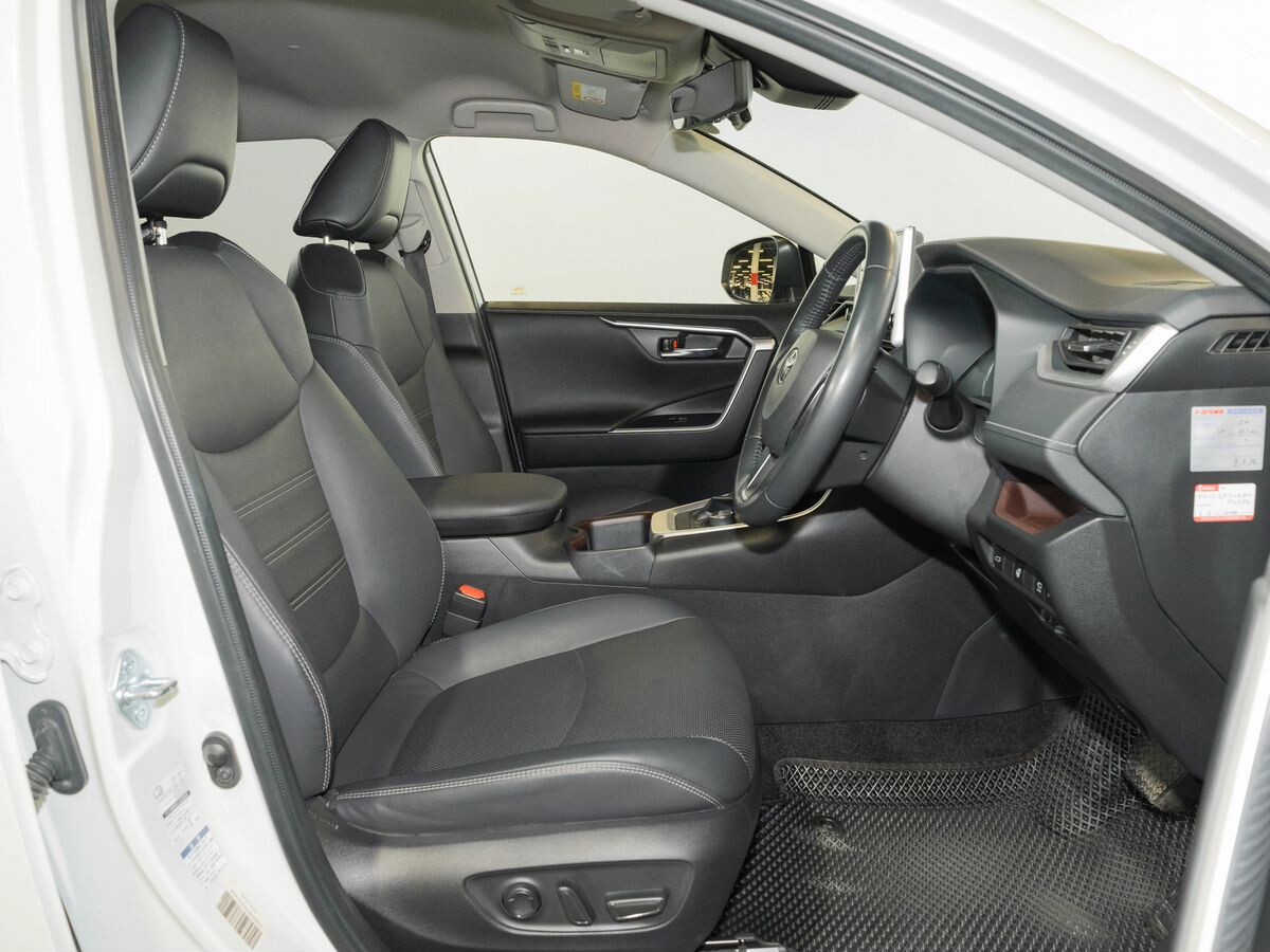 Toyota RAV4 2021 - фото автомобиля
