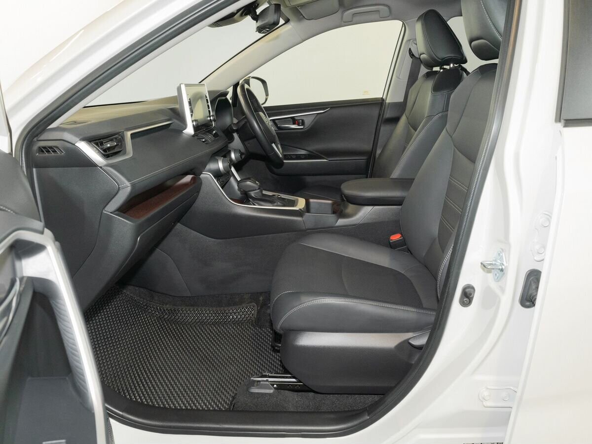 Toyota RAV4 2021 - фото автомобиля
