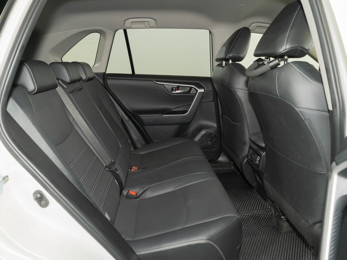 Toyota RAV4 2021 - фото автомобиля