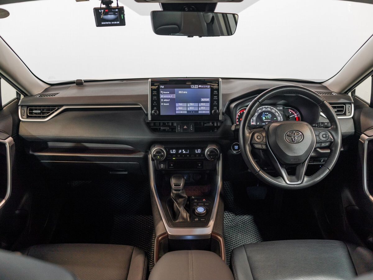 Toyota RAV4 2021 - фото автомобиля