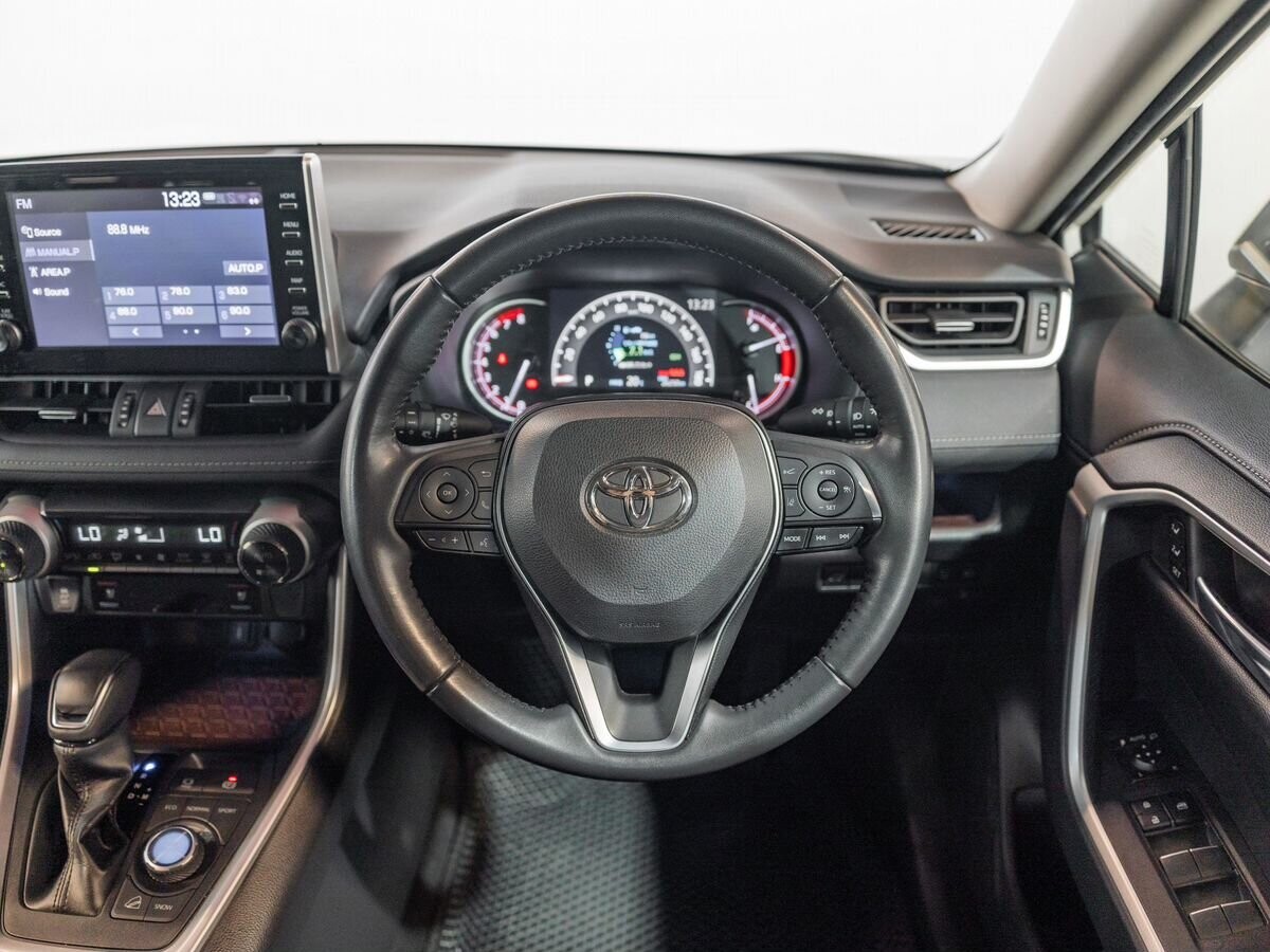 Toyota RAV4 2021 - фото автомобиля