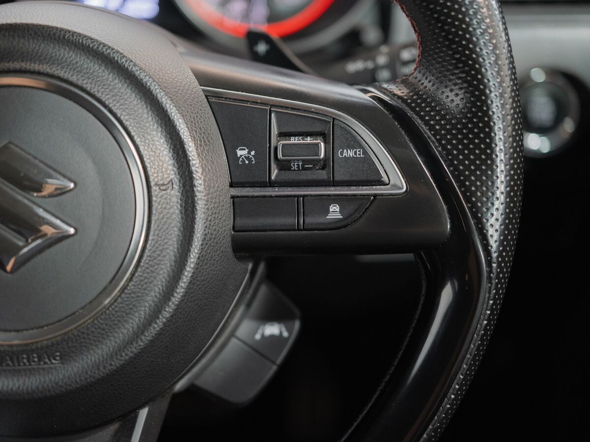 Suzuki Swift 2021 - фото автомобиля
