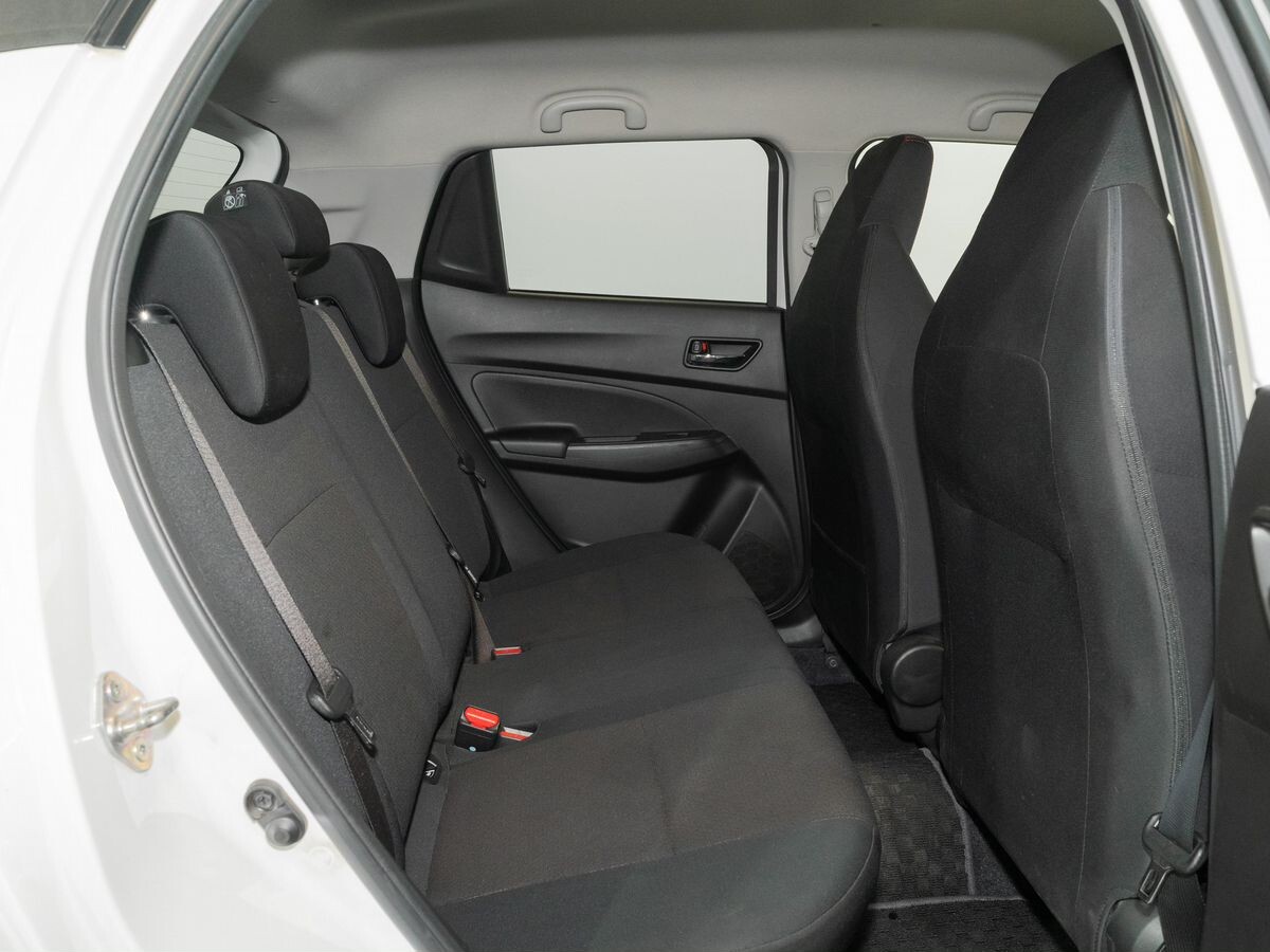 Suzuki Swift 2021 - фото автомобиля