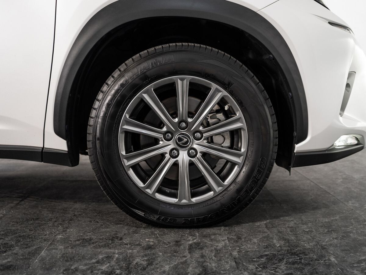 Lexus NX300 2019 - фото автомобиля