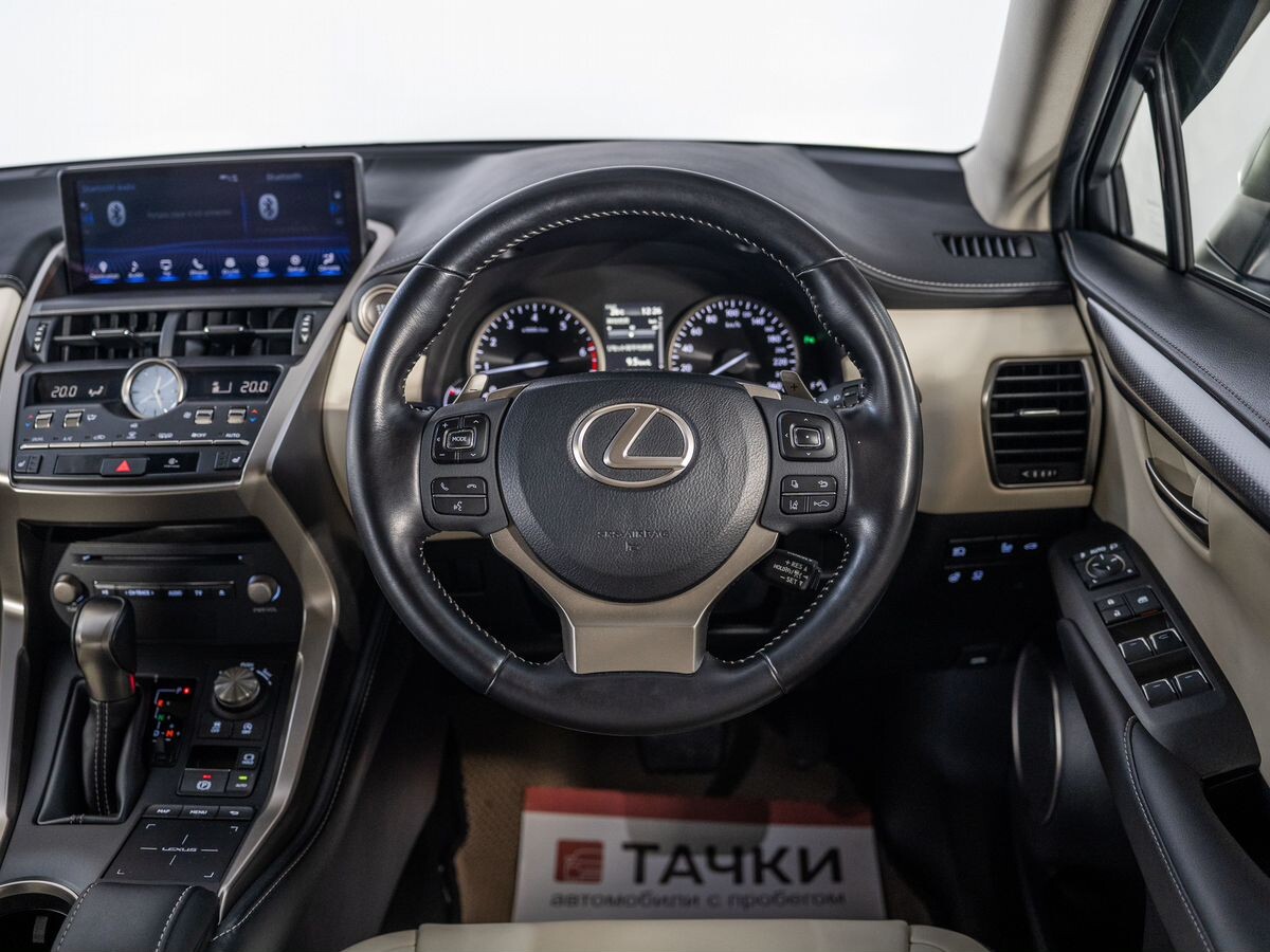 Lexus NX300 2019 - фото автомобиля