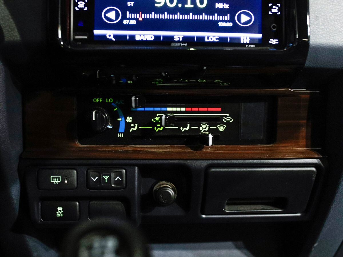 Toyota Land Cruiser 2022 - фото автомобиля