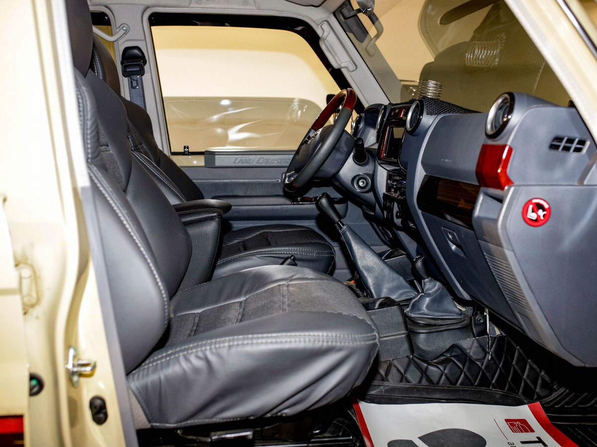 Toyota Land Cruiser 2022 - фото автомобиля
