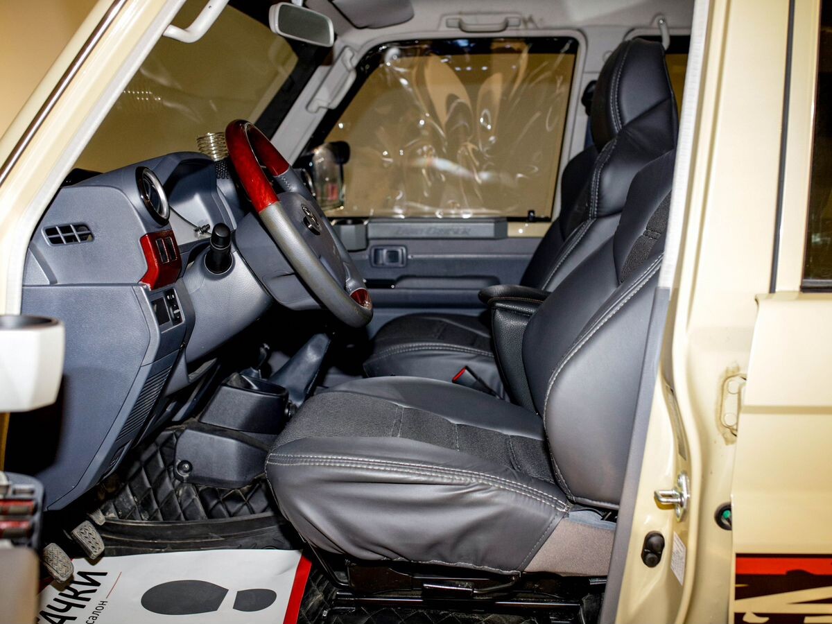 Toyota Land Cruiser 2022 - фото автомобиля