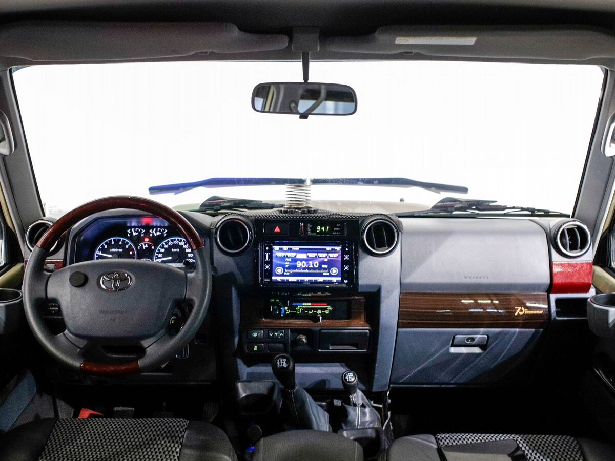 Toyota Land Cruiser 2022 - фото автомобиля