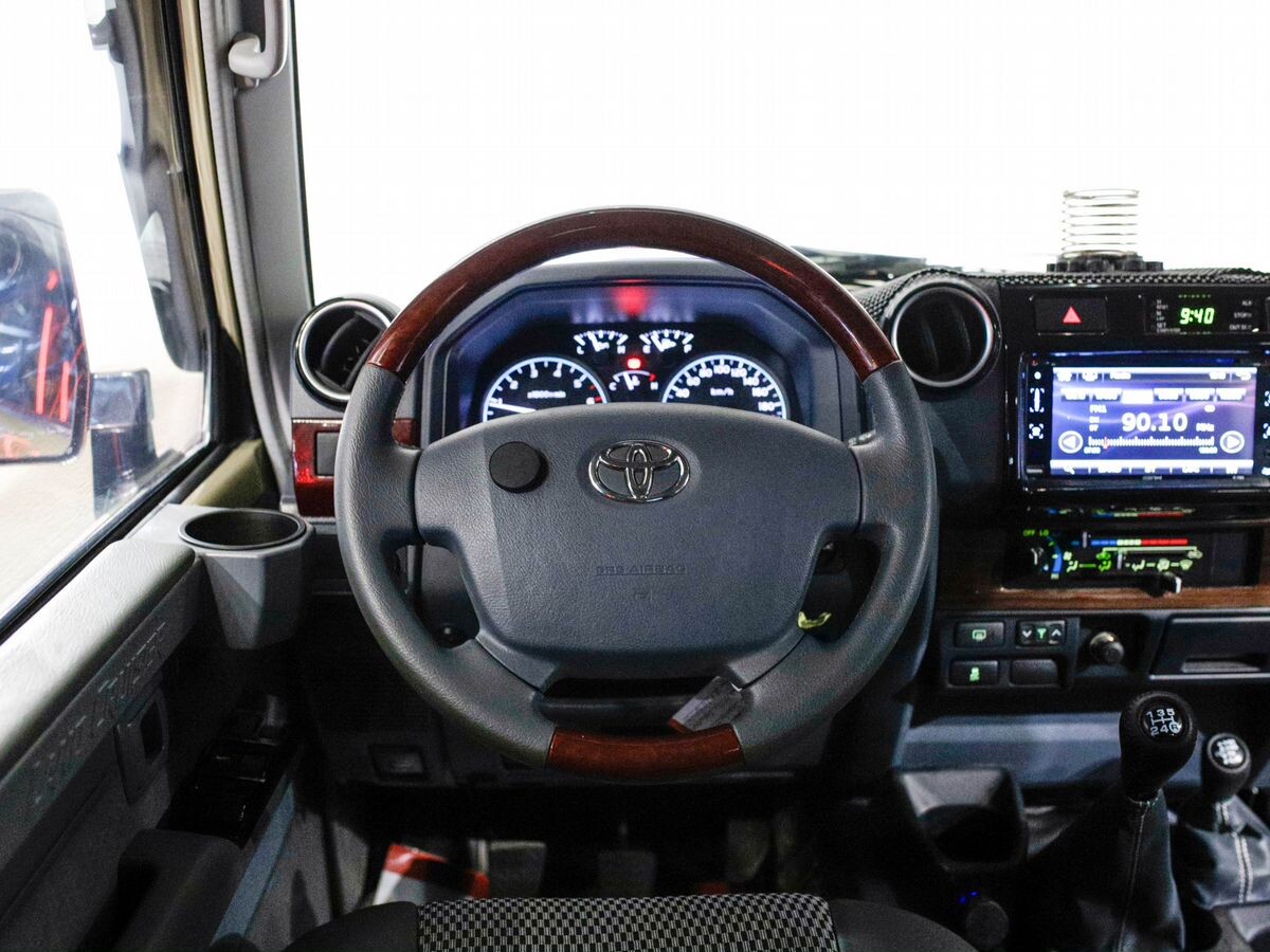 Toyota Land Cruiser 2022 - фото автомобиля