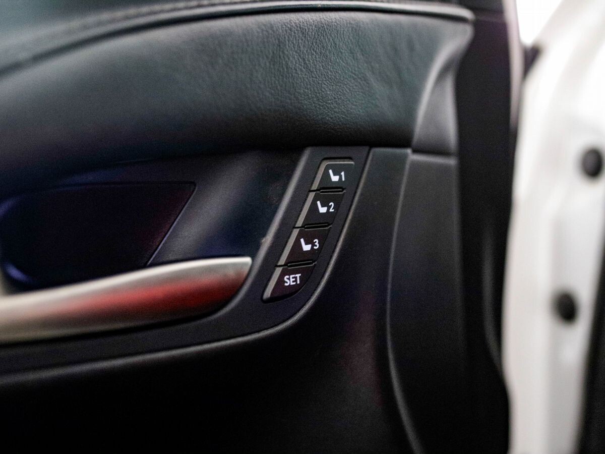 Lexus LX570 2017 - фото автомобиля