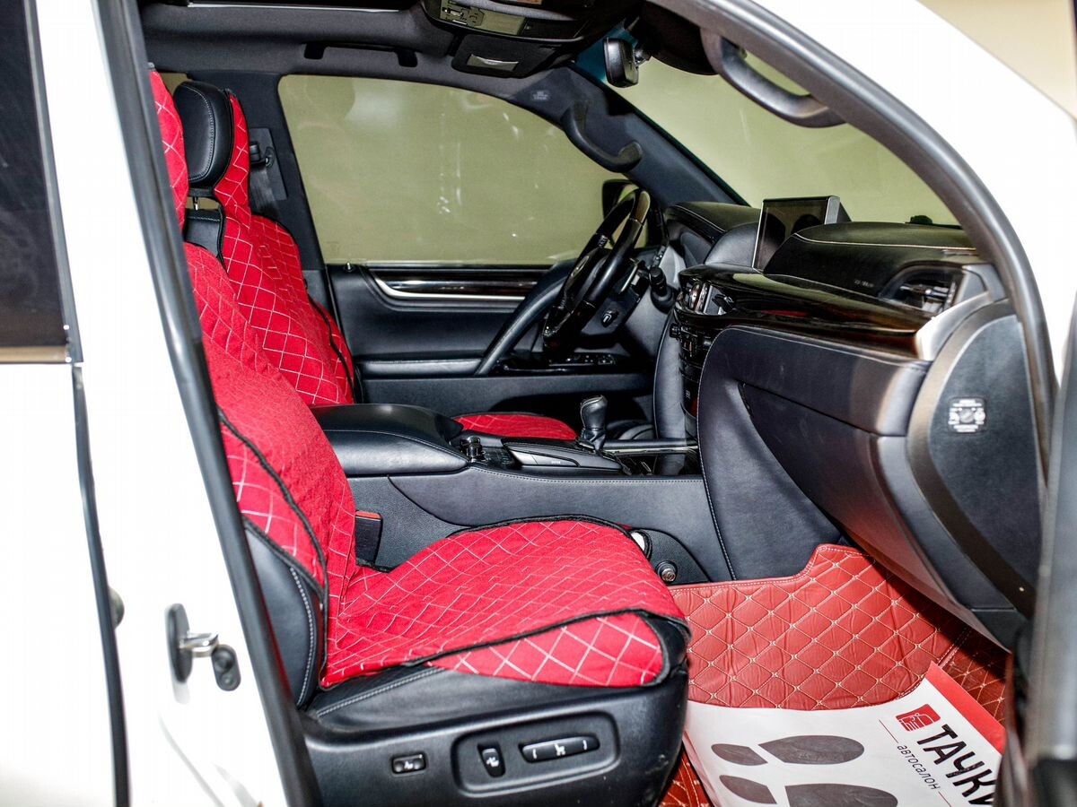 Lexus LX570 2017 - фото автомобиля